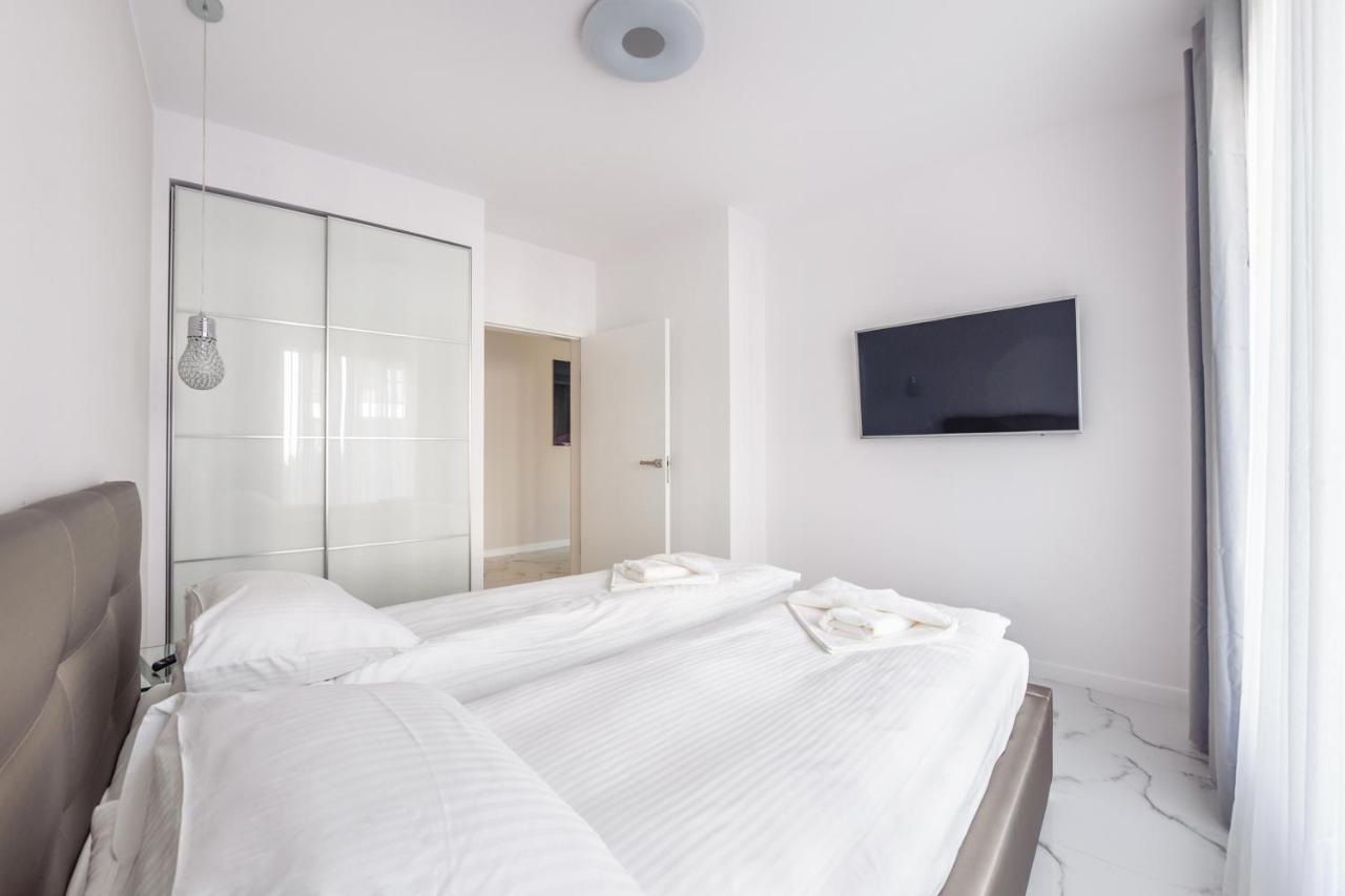 Luxury Long Island Suite Gdansk Exterior photo