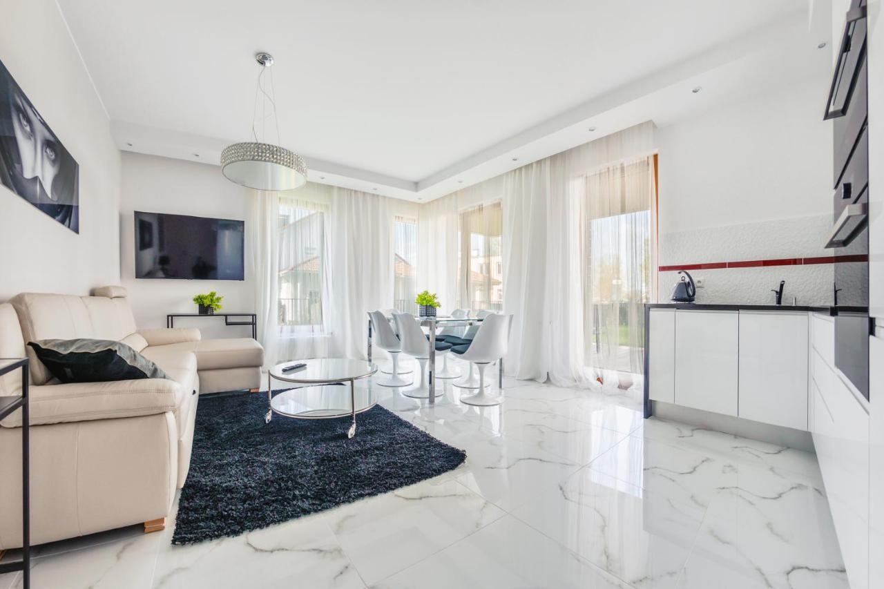 Luxury Long Island Suite Gdansk Exterior photo