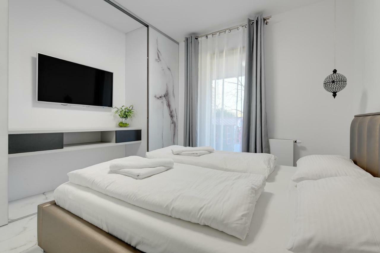 Luxury Long Island Suite Gdansk Exterior photo
