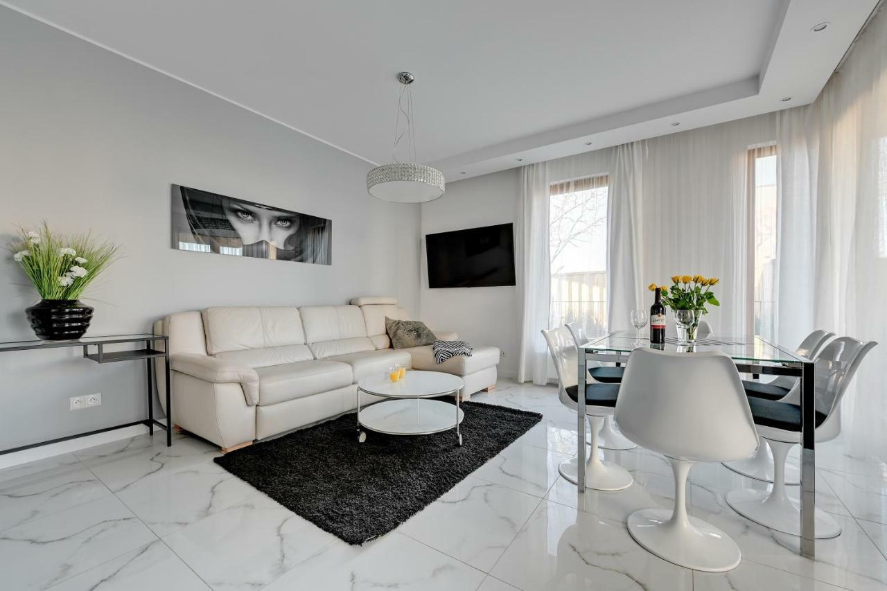 Luxury Long Island Suite Gdansk Exterior photo